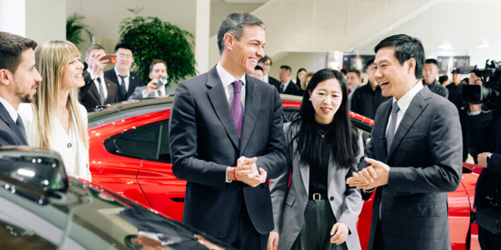 Фото Как Xiaomi укрепляет свой глобальный статус: встречи с премьером Испании и
наследным принцем Абу‑Даби